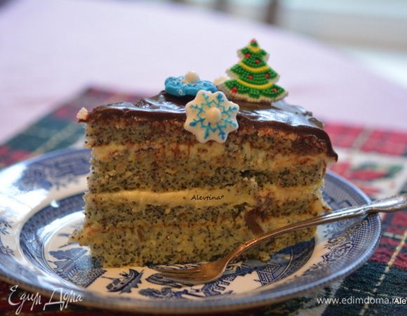 Разрезаем и угощаемся. Вкусный торт к чаю или к кофе. 
С новогодними праздниками вас, друзья!