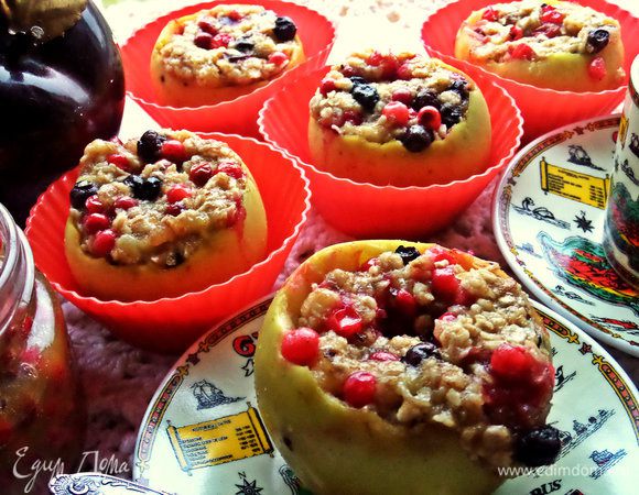 Яблоки пропекутся, но не превратятся в "кашу", но более крупные яблоки можно запечь и дольше.