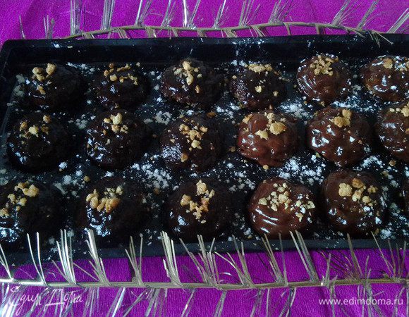 Делала часть с чёрным шоколадом и часть с молочным, обе хороши Наслаждайтесь витаминными конфетами. 
С Новым годом и Рождеством!