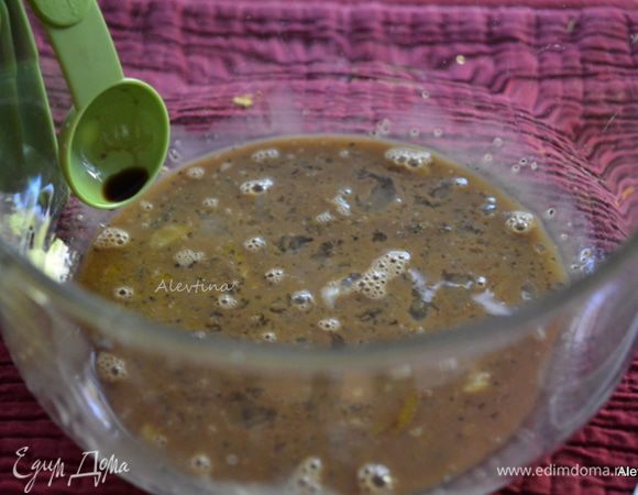 Разогреть до 190°С. Смешать в емкости яйцо, уксус, соль и черный перец, овсяные хлопья (oats).