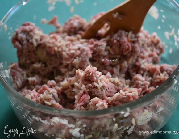 Добавить рис и перемешать хорошо.