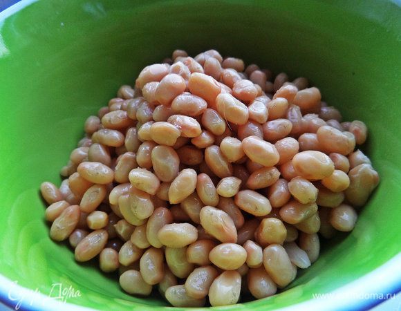 Фасоль замачиваем и отвариваем заранее, можно сразу на несколько блюд. Отвар сохраняем!