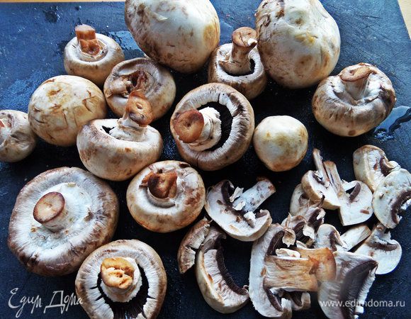 Грибы очистить, промыть, нарезать .