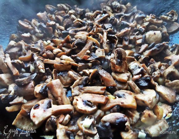 Обжарить в отдельной сковороде.