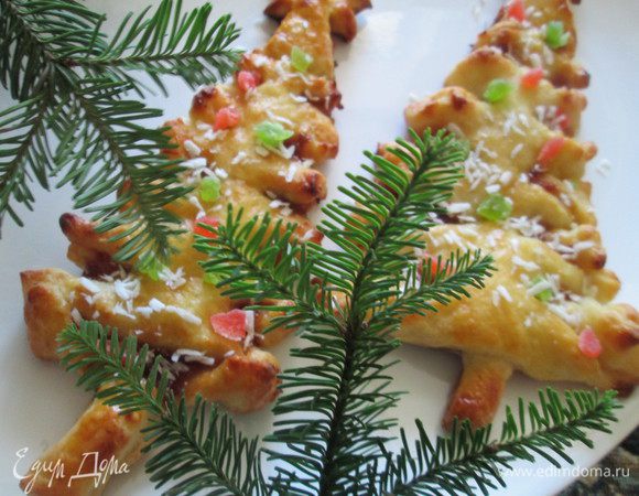 А потом  присыпала "снегом" из кокосовой стружки. Елочки готовы для подарков!