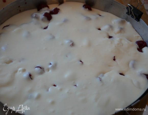 Заливаем сливками из шага 10.