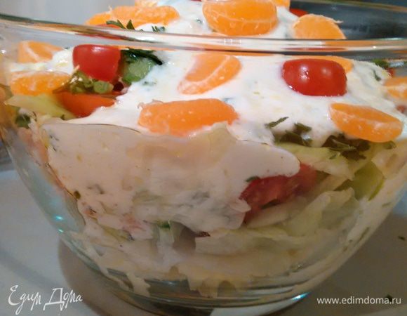 Этот салат не любит стоять, поэтому сразу же на праздничный стол! 
Приятного аппетита и счастливого нового года!