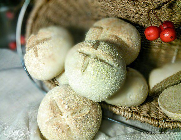 Остывают булочки быстро, так что спешите накрывать на стол. 