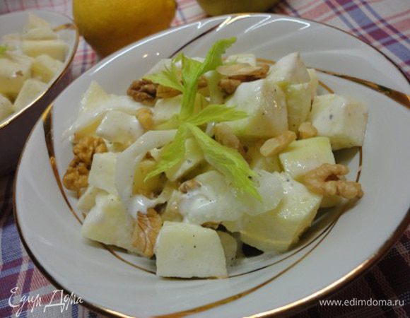 Убрать в холодильник на пару часов, чтобы настоялся. Подавать охлажденным.