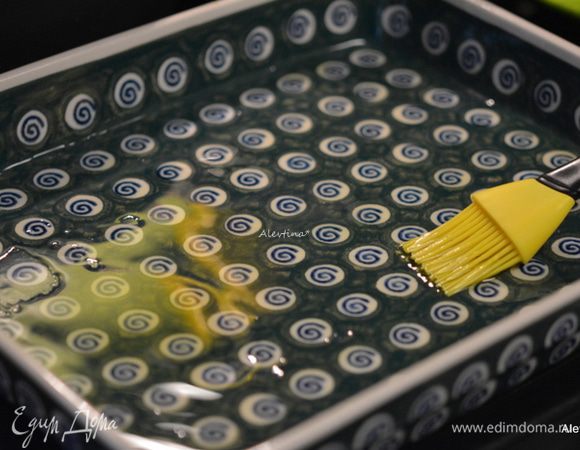 Приготовим блюдо для запекания. Смазать маслом.