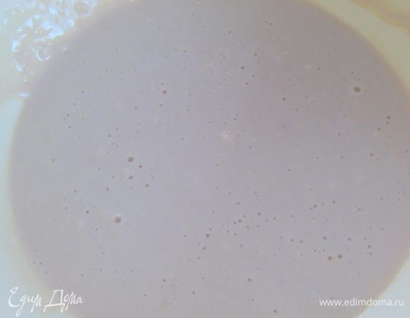 Добавляем 1 стакан муки, закрываем пленкой и ставим в теплое место на 30-40 минут, чтоб опара подошла.