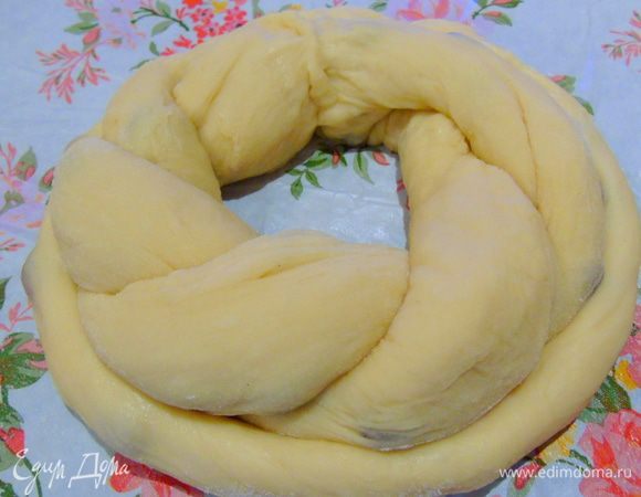 Также сворачиваем и обвиваем тоненькой "веревочкой".