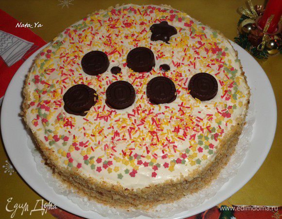 И с помощью силиконовой формы с цифрами, я сделала из шоколада конфетки с датой ухода в армию. Чтобы осталась память.

Торт у меня пропитался буквально за пару часов в холодильнике. Но, если есть время, можно оставить на ночь пропитываться. 