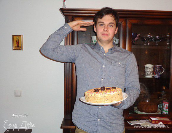 А это — новобранец с тортом! :)