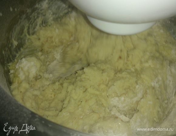 Замесить тесто.