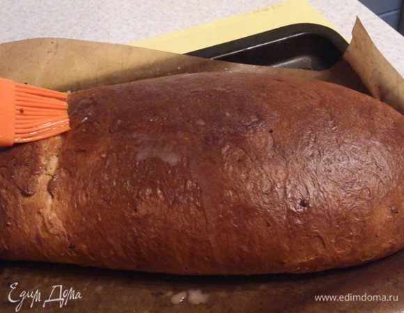 Растопить 50 гр масла и смазать горячий штоллен.