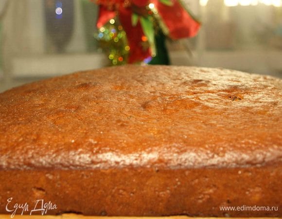 Когда коврижка готова, достаем из духовки. Даем остыть в форме. Потом перекладываем на доску или решетку до полного остывания. 