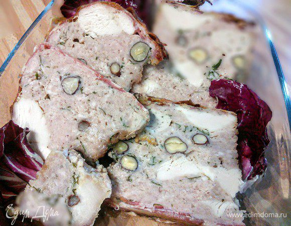 Остывший колбасный шар легко режется и вкусен не хуже, чем в тёплом виде. Теперь его можно даже величать террином :) Приятного аппетита! 