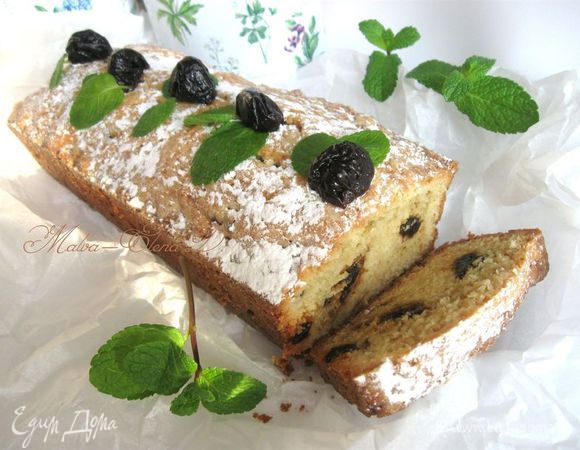 Перед подачей украсить листиками мяты и черносливом.

