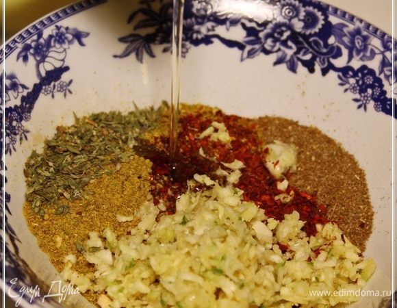 И добавить ложки две масла. Мы использовали то, которой из виноградных косточек. И ароматнее и вкуснее.