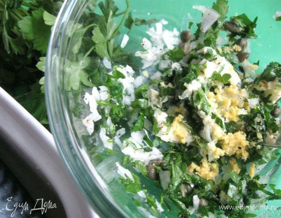 Добавить цедру. Перемешать смесь.