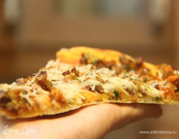 Тесто, как и положено, тоненькое. Начинка сочная.