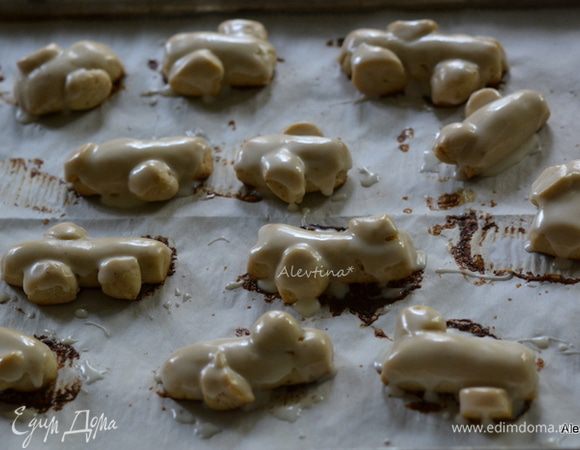 Или смазать готовой глазурью по желанию.