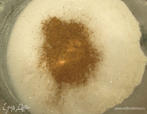 В оставшуюся часть (у меня 450 г) добавить сахар, соль, корицу, семена аниса (я готовила без аниса).