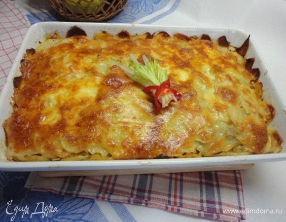 Запекать в духовке 45 минут при температуре 200°C. 30 минут на нижнем жаре (чтобы верх не подгорел) и остальное время на круговом обогреве.