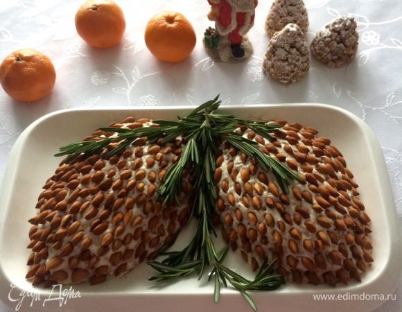 Добавим последний штрих в виде розмарина, и получаем почти настоящие "кедровые шишки".
А может и не очень похожи, но так хотелось этого.