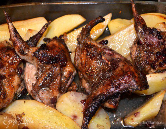 Вот красота и вкуснота! Подала с пряным клюквенным соусом (клюква, апельсины, корица, гвоздичка и имбирь). Приятного аппетита! 