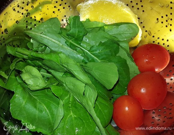 Руколу, черри и лимон моем.