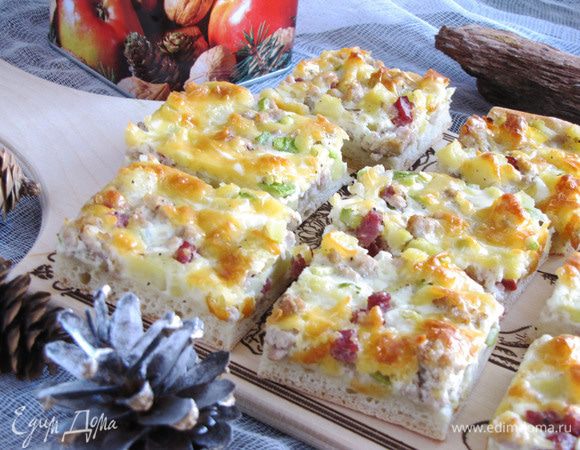 Пирог готов! Разрезать на части и звать всех к столу! 