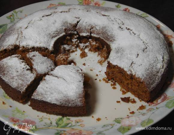 Выпекать коврижку в разогретой духовке 20–25 минут, затем присыпать сахарной пудрой.