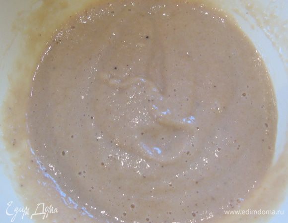 Вливаем теплый желатин и еще раз все хорошенько перемешиваем.