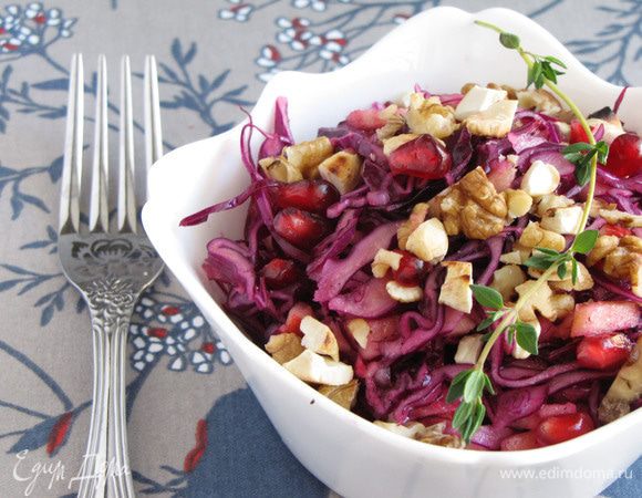 Разложить в порционные салатники, посыпать сверху крупнорубленными поджаренными орешками.