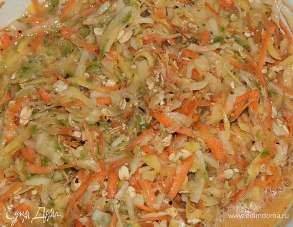 Жидкости, несмотря на то, что я слила сок с кабачков, довольно много.