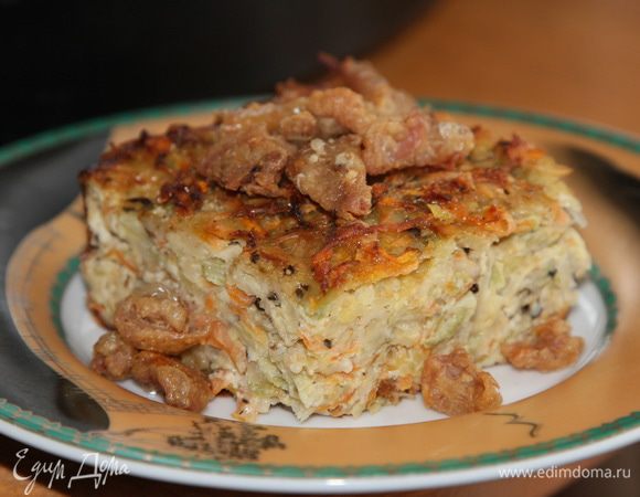 Хорошо как в горячем, так и в холодном виде. По просьбе мужской составляющей моего сообщества, одну порцию "усилила" куриными шкварками. 