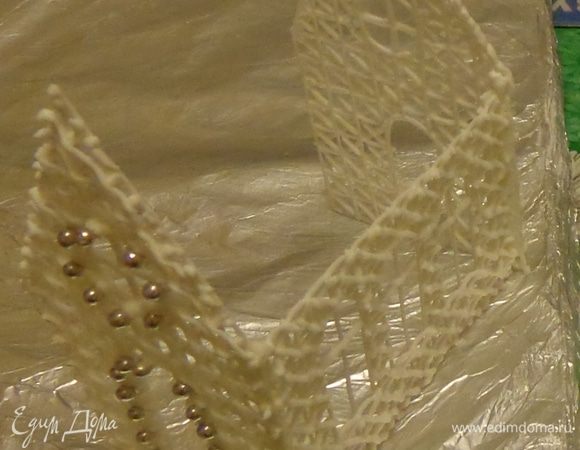 Не дыша склеить все детальки. Мне пришлось несколько запчастей переделывать, что очень затормозило процесс, поэтому советую отважным сразу рисовать лишние детали.