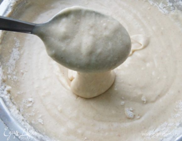 Должно получится вот такое густоватое тесто.