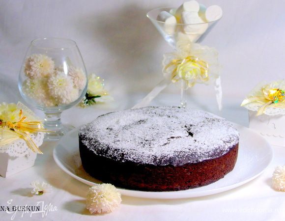 Присыпаем сахарной пудрой, либо же поливаем сиропом или глазурью. Вкусно в любом случае!