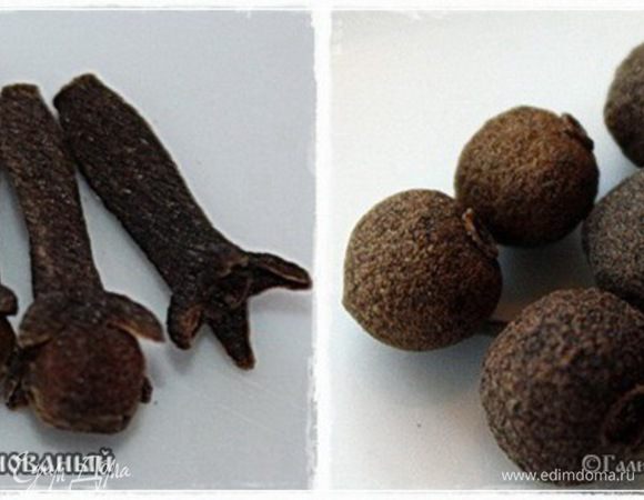 Из пряностей и прочих специй мы взяли гвоздички чуток и перчиков душистых.
Опять-таки … берите то, что нравится вам. Острый ли перец, душистый ли горошек. Тут должно быть — совершенно и абсолютно «для себя любимого».
