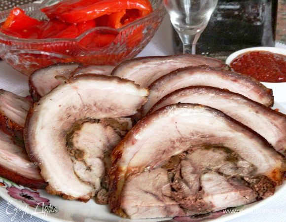 Очень хорошо подошли для рульки:
- соус джем из перца чили http://www.edimdoma.ru/retsepty/76997-sous-dzhem-iz-pertsev-chili от Оксаночки 
- чуб и перец в меду http://www.edimdoma.ru/retsepty/76366-perets-v-medu от Ирочки B&C. 
Просто вот такое неимоверное попадание в десятку! Девчоночки, спасибо вам за такие прекрасные рецепты! Старалась сфотографировать так, чтобы заготовочки было видно. Вкуууусно! 