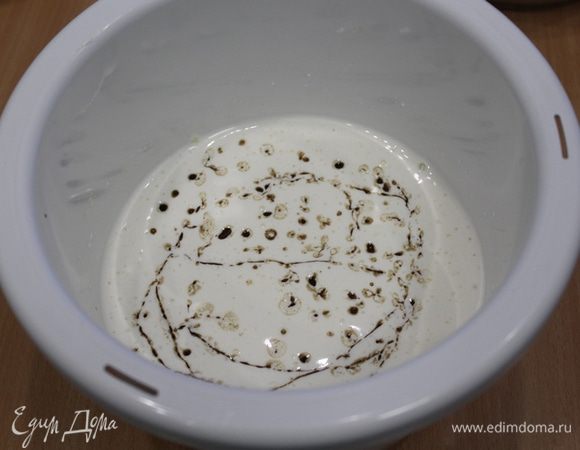 Добавить медовую смесь, перемешать.