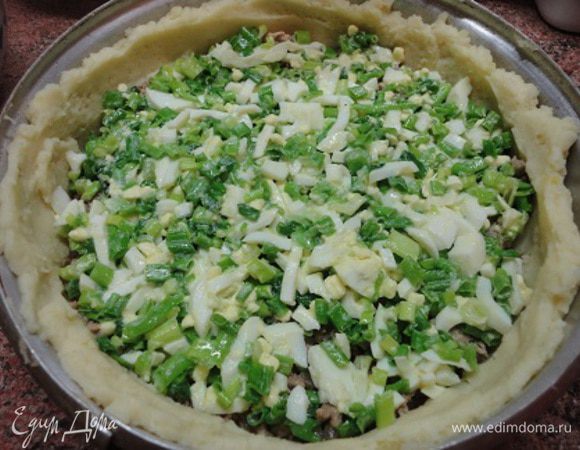 Затем яйцо с луком.