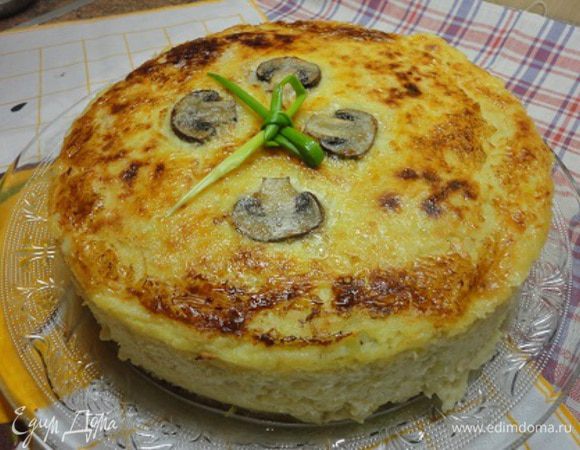 Я выпекала 25 минут при 200°С, но для золотистого верха включила гриль. В теплом виде не так красиво разрезается, как когда остынет. Но вкусно в обоих случаях.