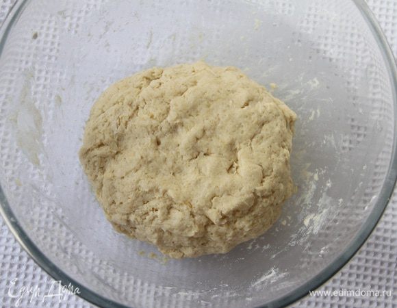 Замесить тесто. 