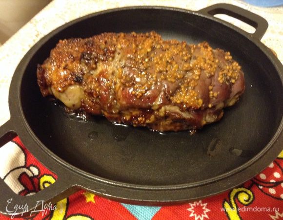 Запекать 15 минут при 220°C и еще час при 160°C.