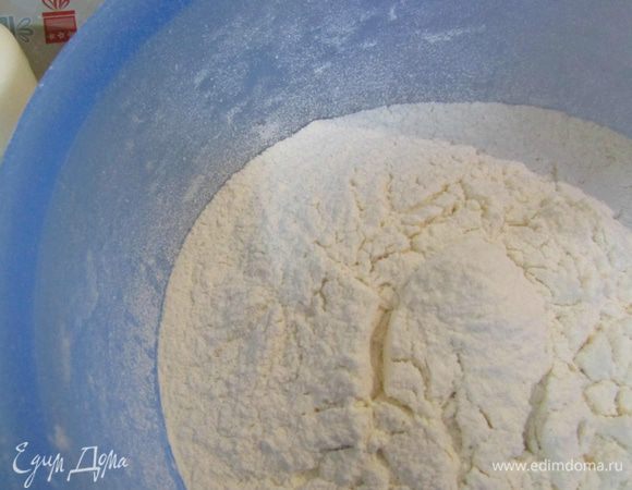 Просейте муку.