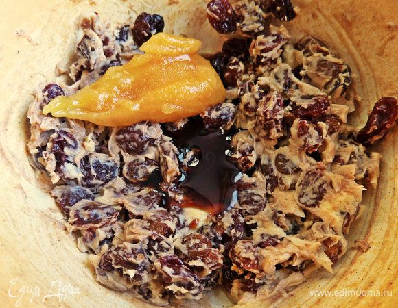 Добавить мёд и кофейный ликёр Мокка (в оригинале ром или бренди).